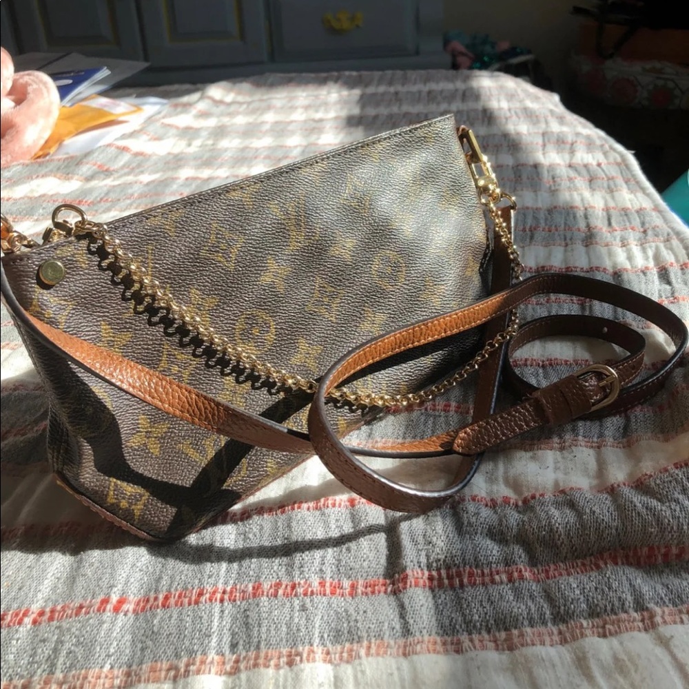 Louis Vuitton Trotteur crossbody bag✨🧡